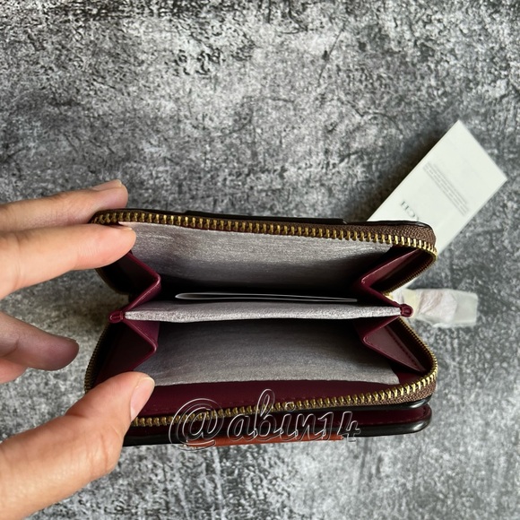 NWT Coach Small Signature Wallet - Picture 4 of 6